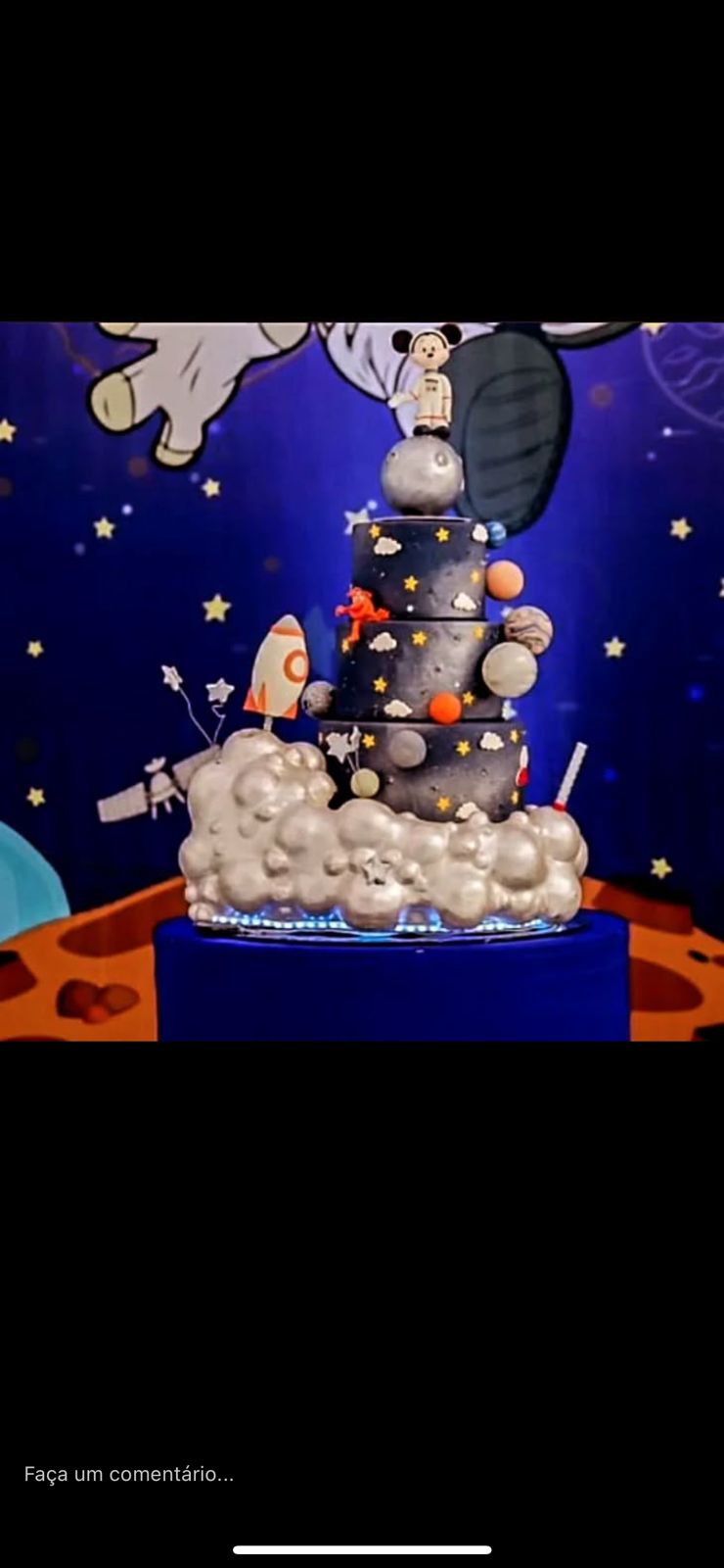 Mickey astronauta nuvem